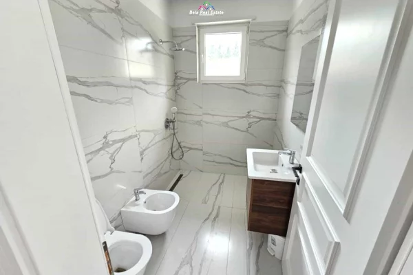 Appartamento in affitto a Tirana 5+1, Arredato