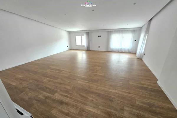 Appartamento in affitto a Tirana 5+1, Arredato