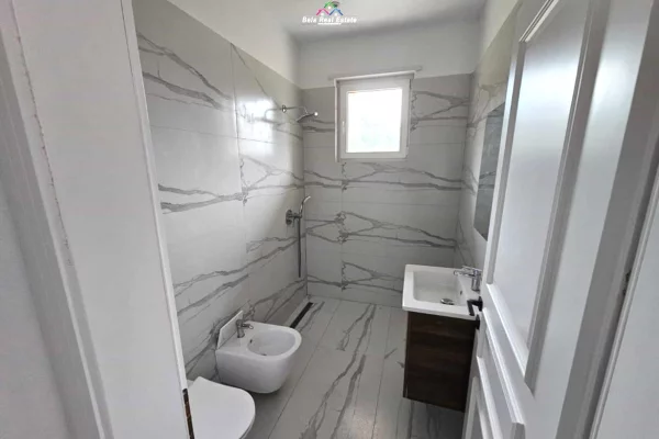 Appartamento in affitto a Tirana 5+1, Arredato