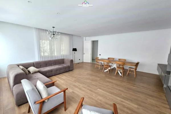 Casa in affitto 5+1 a Tirana - 2,500 Euro
