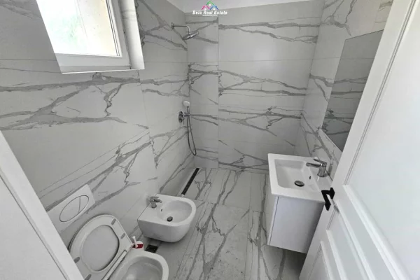 Appartamento in affitto a Tirana 5+1, Arredato