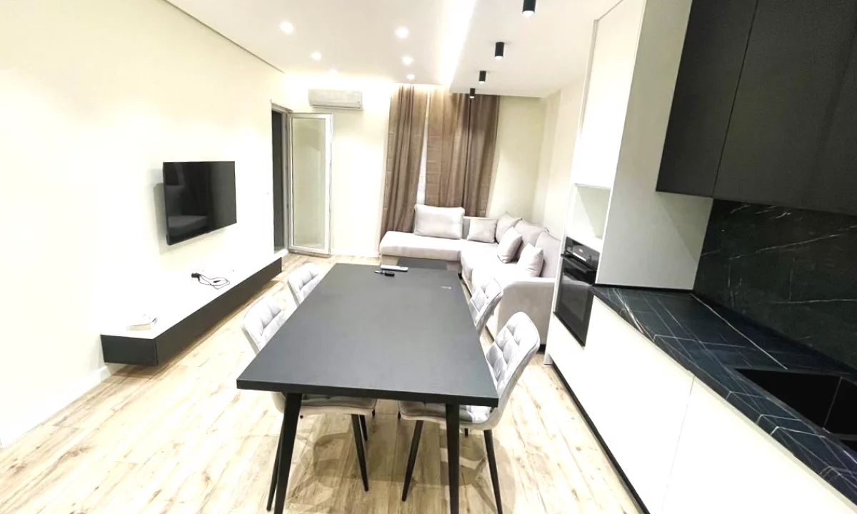 Appartamento in affitto a Tirana 2+1, Arredato