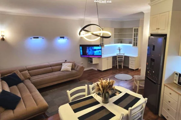 Casa in affitto 3+1 a Tirana - 1,000 Euro