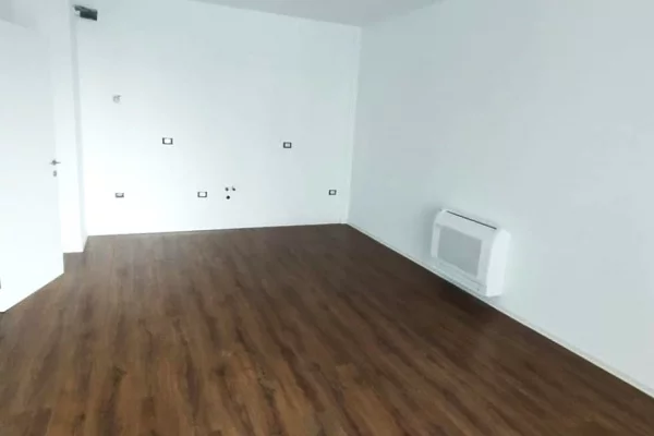 Ambient biznesi me qera 3+1 ne Tirane - 550 Euro