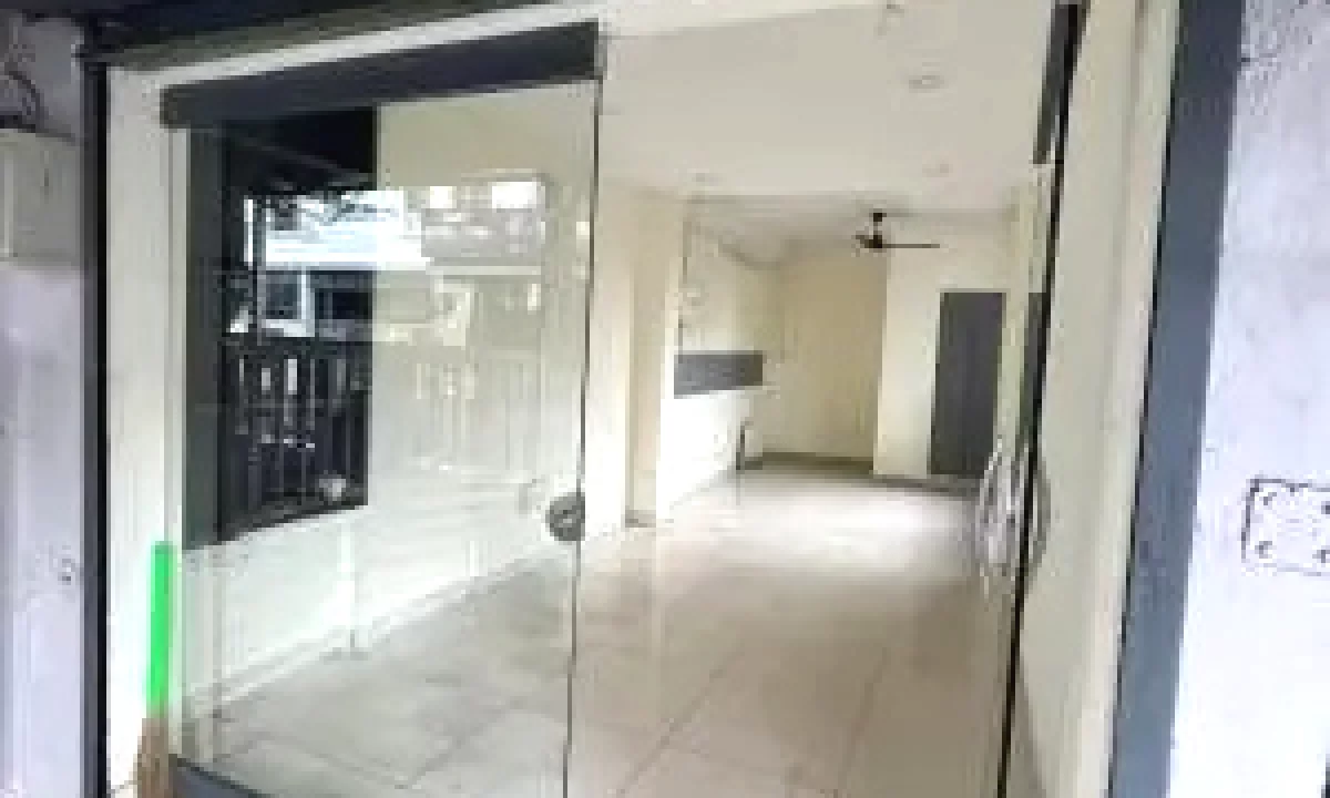 Dyqan Me Qera Tek Rruga E Barrikadave (ID BD21793) Tirane