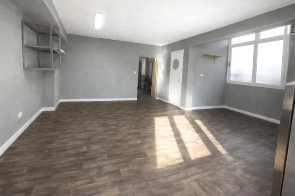 Ambient biznesi me qera 3+1 ne Tirane - 800 Euro