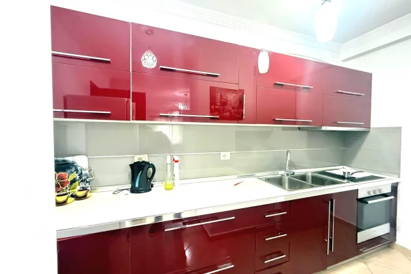 Appartamento in affitto a Tirana 2+1, Arredato