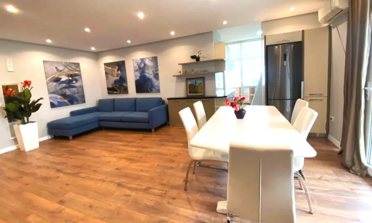 Appartamento in affitto a Tirana 2+1, Arredato