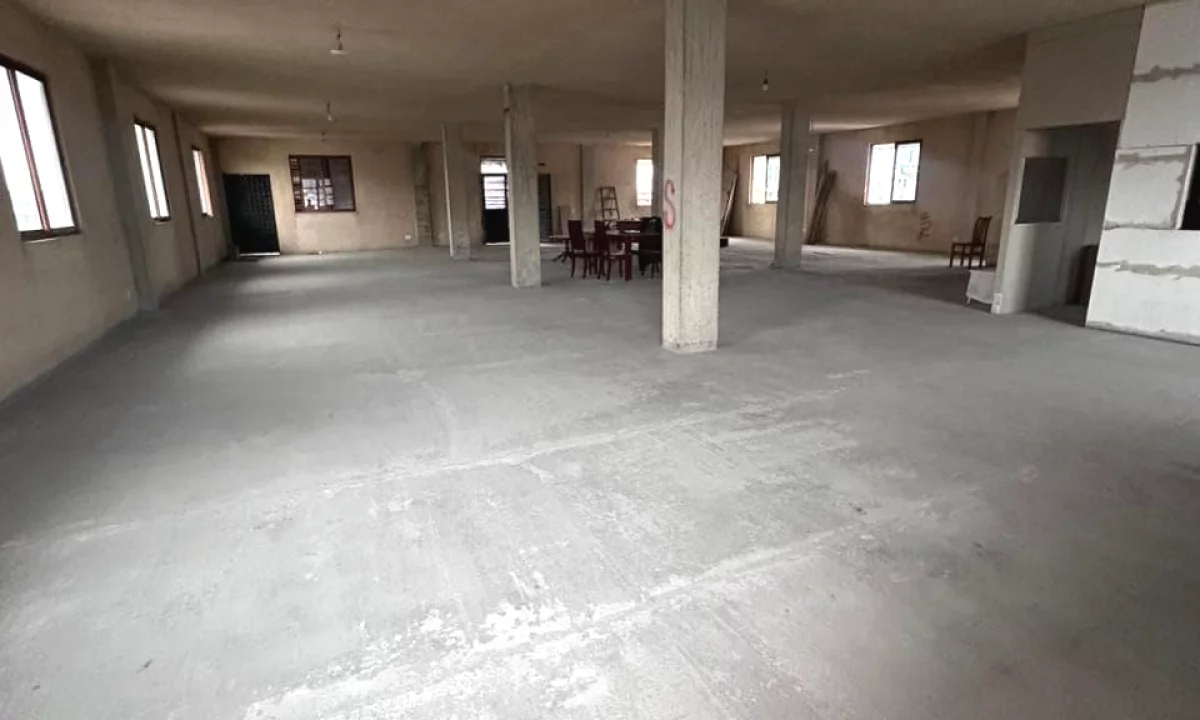 Magazine Me Qera Ne Astir (ID BM208) Tirane