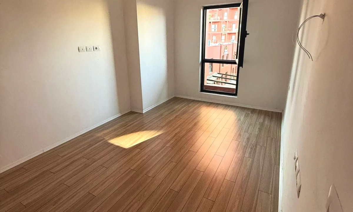 Zyre Me Qera 2+1 Tek Kompleksi Garden Building (ID BZ2660) Tirane