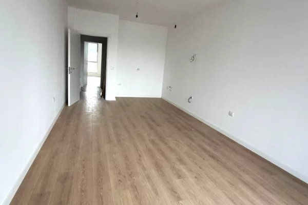 Zyre Me Qera prane Rruges se Elbasanit (ID BZ27102) Tirane