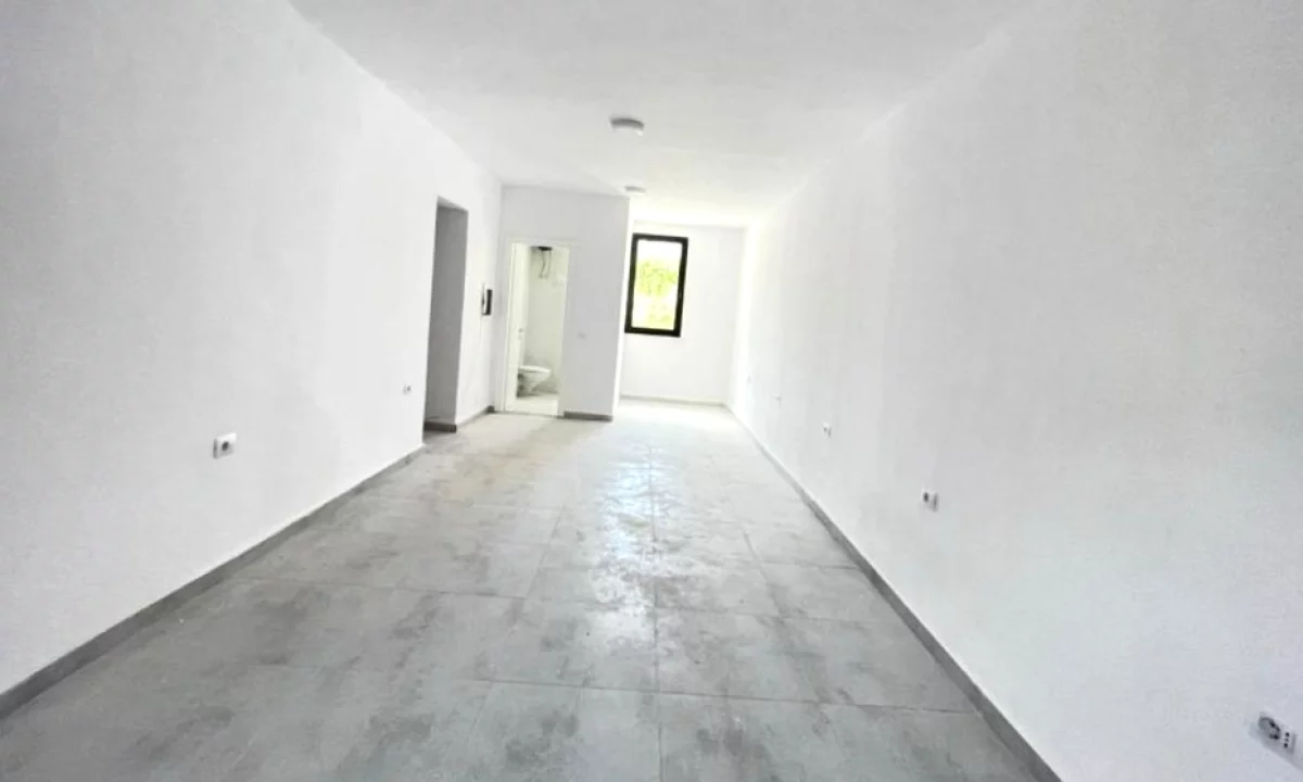 Dyqan Ne Shitje Prane Stadiumit Dinamo (ID BD1166) Tirane