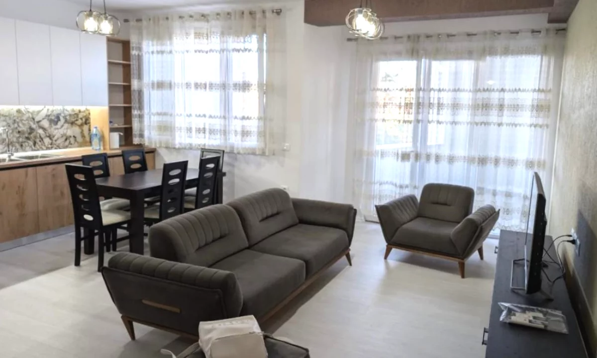 Appartamento in affitto a Tirana 2+1, Arredato