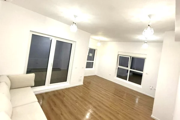 Ambient biznesi me qera 3+1 ne Tirane - 40,000 Leke