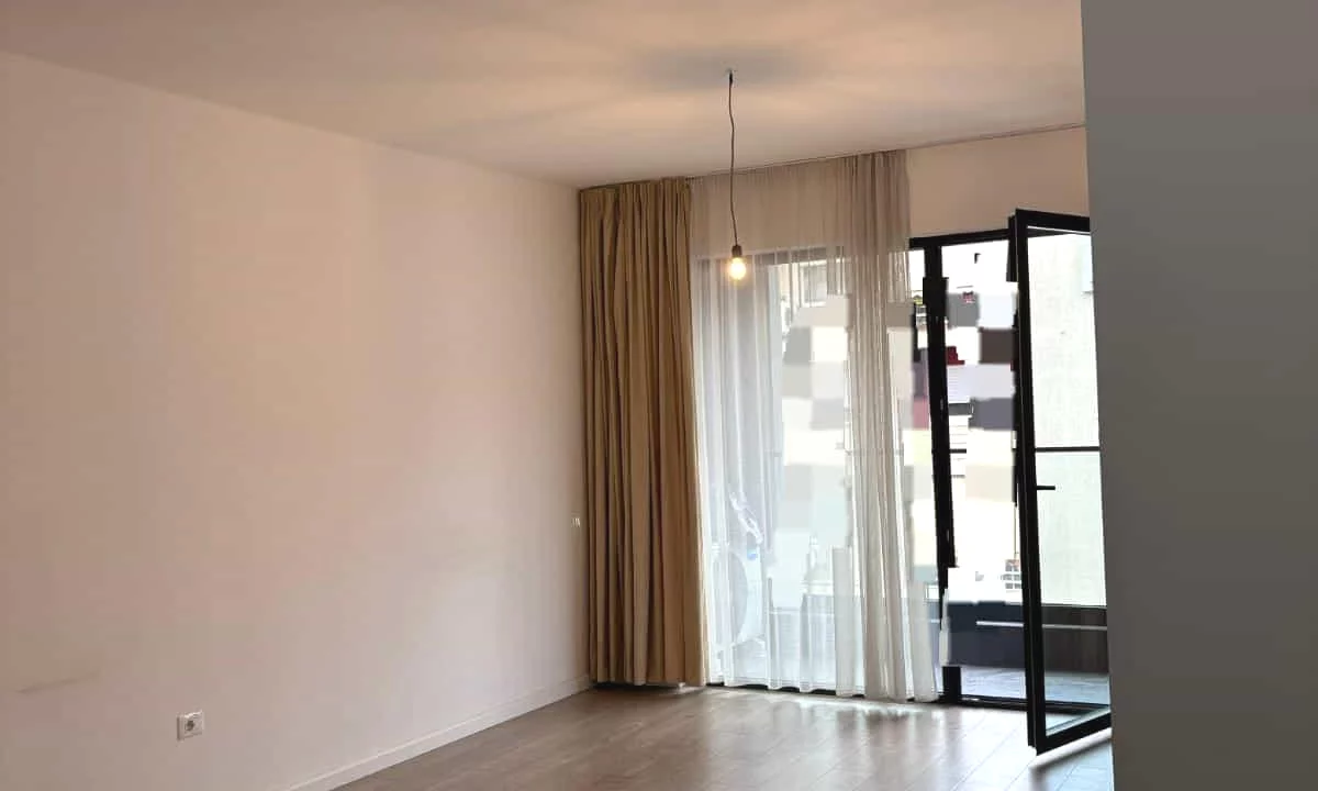 Zyre Me Qera 1+1 Tek Komuna e Parisit (ID BZ2804) Tirane