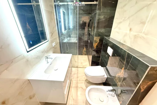 Appartamento in affitto a Tirana 2+1, Arredato