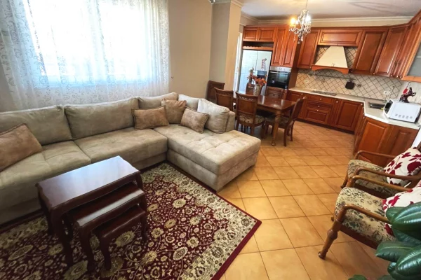 Casa in affitto 2+1 a Tirana - 1,000 Euro