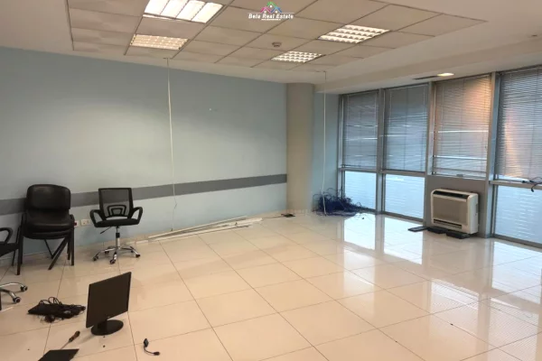 Ambient biznesi me qera 3+1 ne Tirane - 2,400 Euro