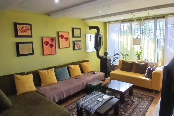 Shtepi ne shitje Apartament ne Tirane, 3+1, Mobilimi E mobiluar, Pagesa 280,000  Euro.