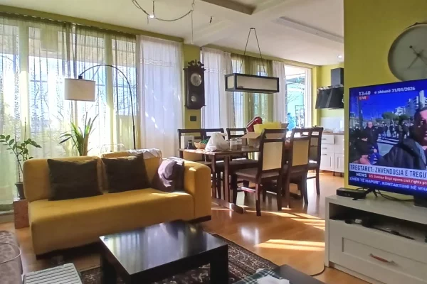 Shtepi ne shitje Apartament ne Tirane, 3+1, Mobilimi E mobiluar, Pagesa 280,000  Euro.