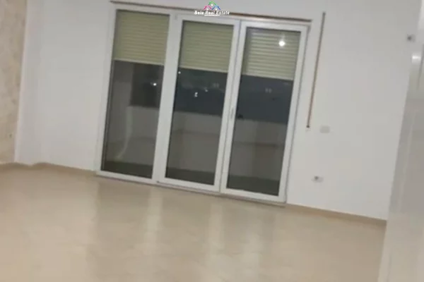 Ambient biznesi me qera 3+1 ne Tirane - 500 Euro