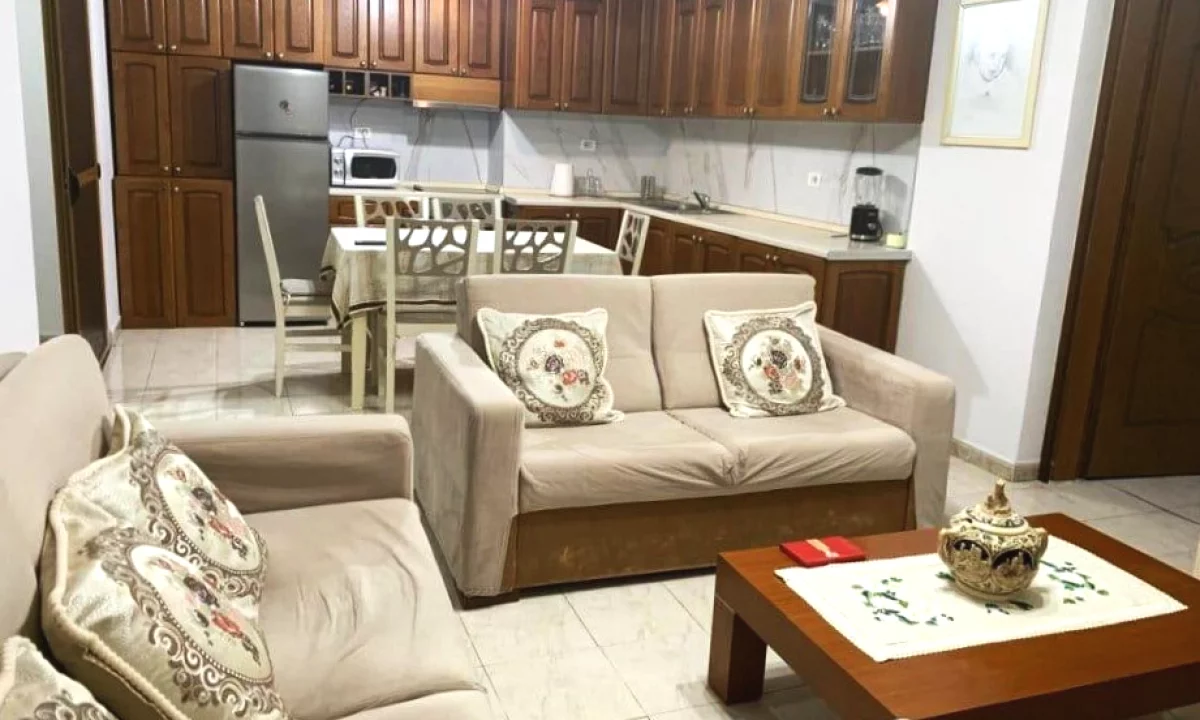 Appartamento in affitto a Tirana 2+1, Arredato