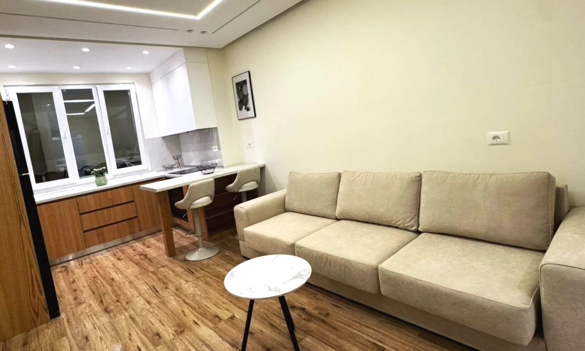 Appartamento in affitto a Tirana 1+1, Arredato