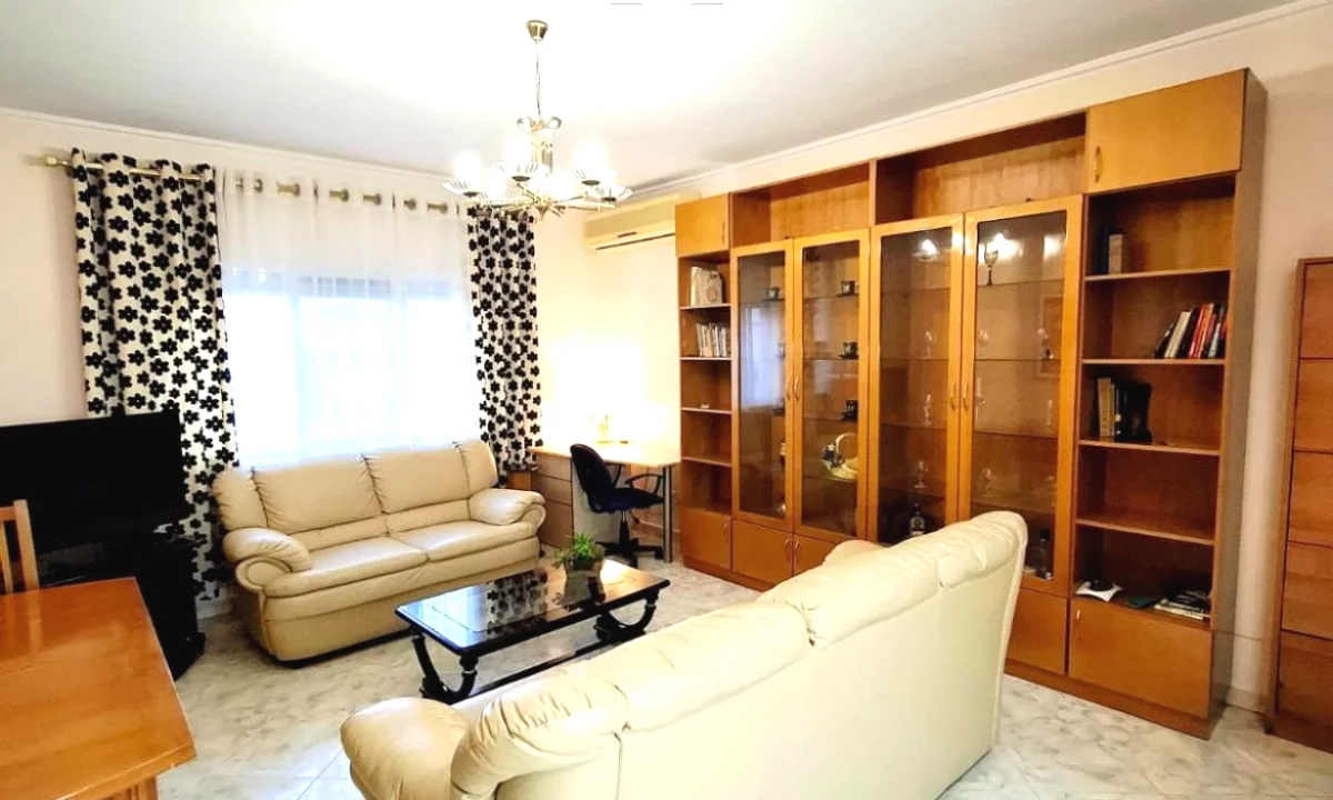 Appartamento in affitto a Tirana 1+1, Arredato