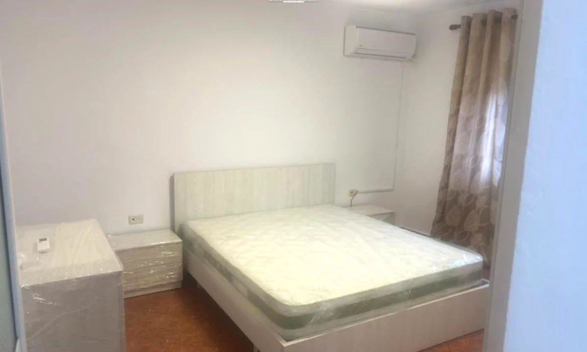 Appartamento in affitto a Tirana 2+1, SemiArredato