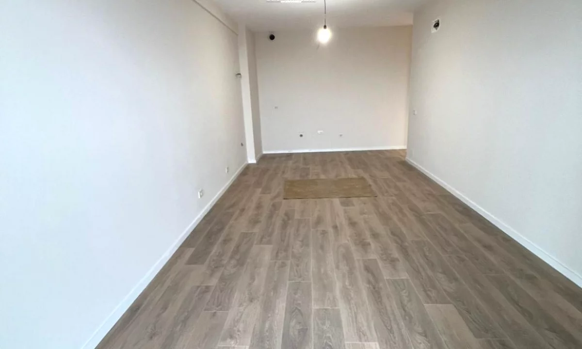 Zyre Me Qera Tek Mine Peza (ID BZ2811) Tirane