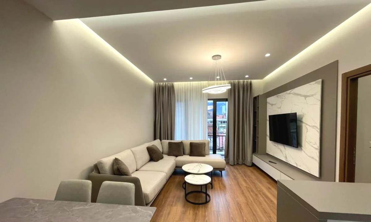 Appartamento in affitto a Tirana 2+1, Arredato