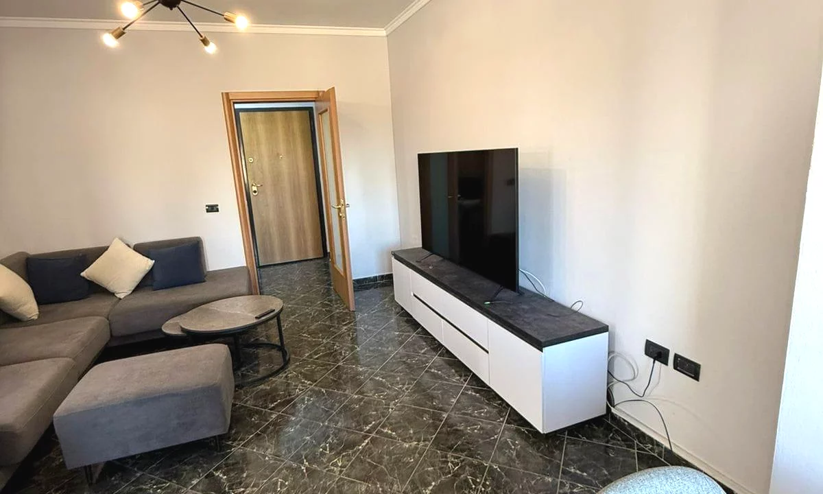 Appartamento in affitto a Tirana 2+1, Arredato