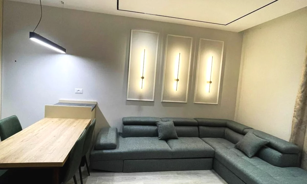 Appartamento in affitto a Tirana 2+1, Arredato