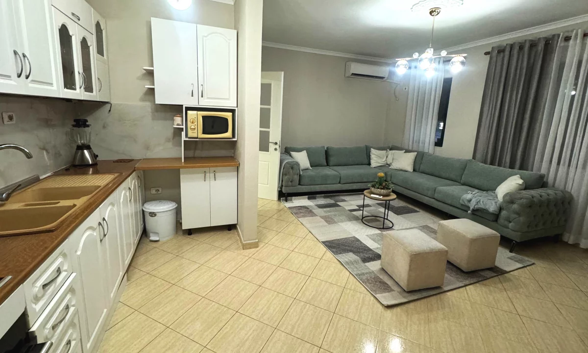 Appartamento in affitto a Tirana 2+1, Arredato