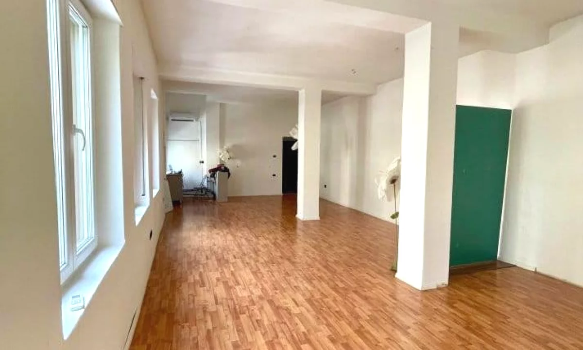 Zyre Me Qera Ne Bllok (ID BZ245) Tirane