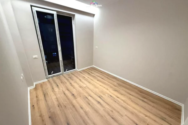 Ambient biznesi me qera 3+1 ne Tirane - 900 Euro