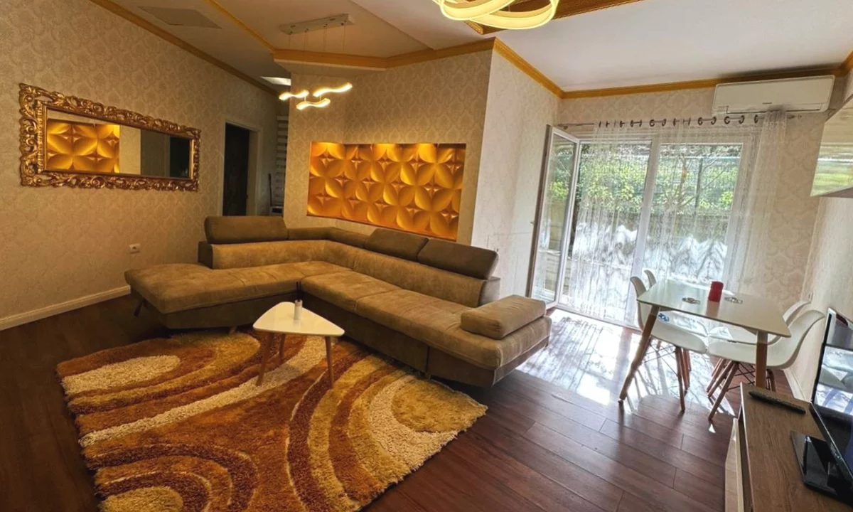 Appartamento in affitto a Tirana 2+1, Arredato