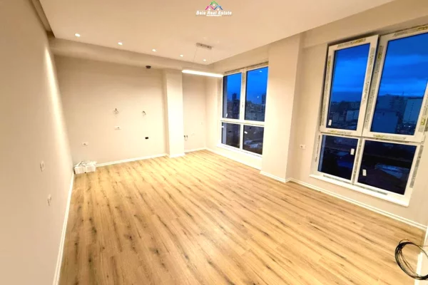 Ambient biznesi me qera 3+1 ne Tirane - 700 Leke