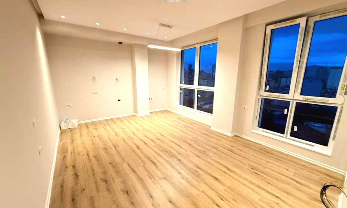 Zyre Me Qera 1+1 Tek Komuna e Parisit (ID BZ2815) Tirane