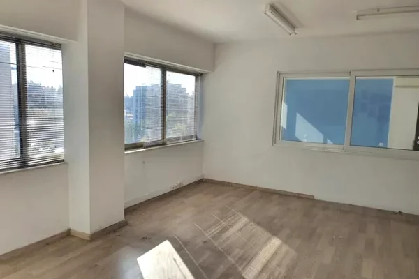 Ambient biznesi me qera 3+1 ne Tirane - 80,000 Leke