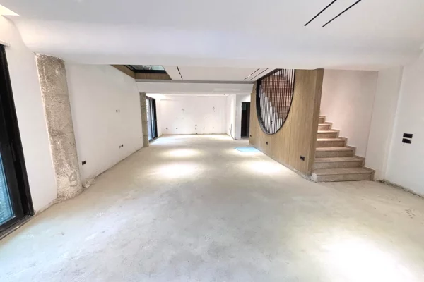 Villa di lusso in affitto a Tirana 3+1, Vuoto