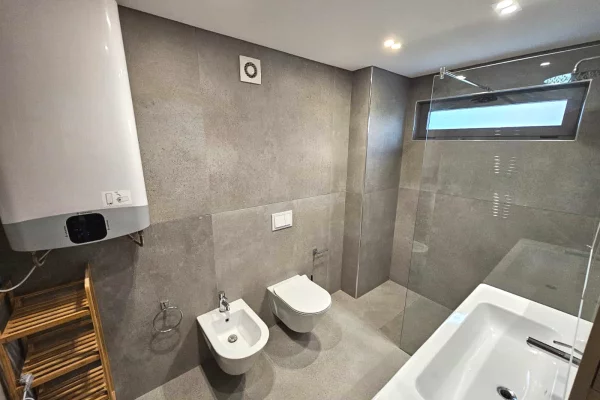 Villa di lusso in affitto a Tirana 3+1, Vuoto