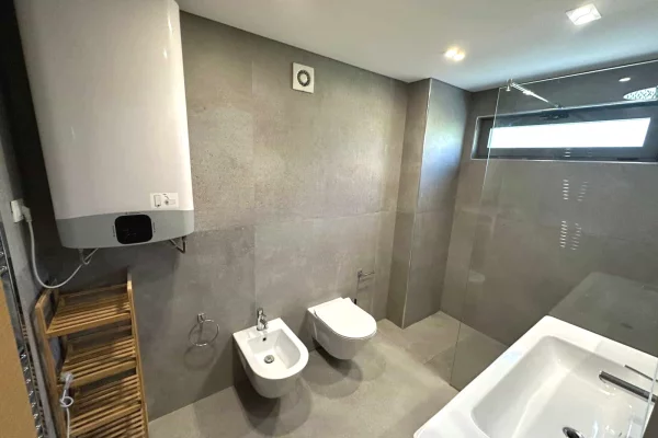 Villa di lusso in affitto a Tirana 3+1, Vuoto