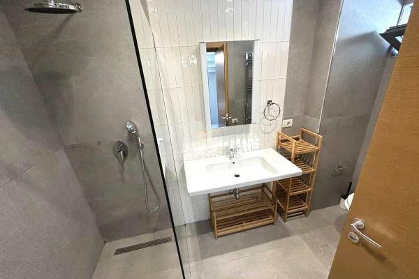 Villa di lusso in affitto a Tirana 3+1, Vuoto