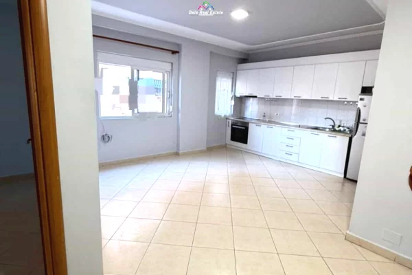Shtepi me qera Apartament ne Tirane, 2+1, Mobilimi Bosh, pa mobiluar, Pagesa 570  Euro.