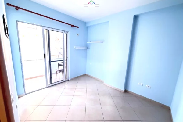 Shtepi me qera Apartament ne Tirane, 2+1, Mobilimi Bosh, pa mobiluar, Pagesa 570  Euro.