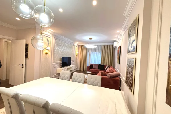 Appartamento in affitto a Tirana 2+1, Arredato