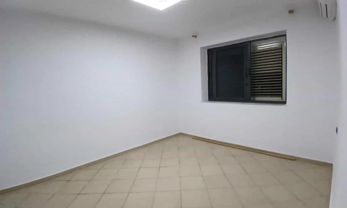 Zyre Me Qera Tek Rruga e Durresit ( ID BZ2817) Tirane