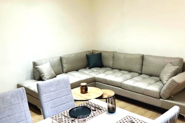 Shtepi me qera 2+1 ne Tirane - 730 Euro