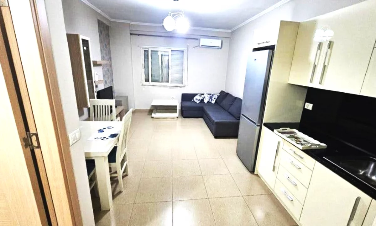 Appartamento in affitto a Tirana 1+1, Arredato